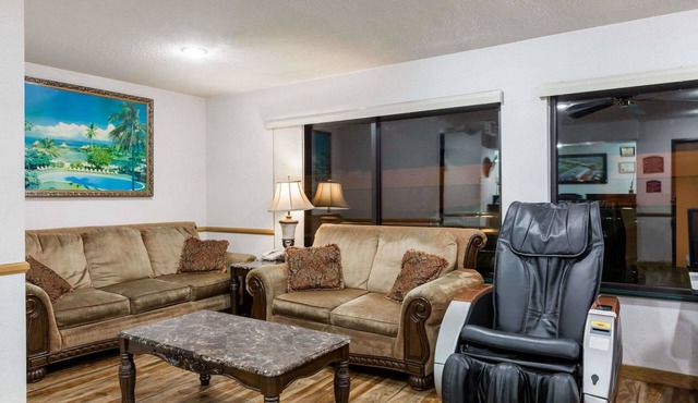 Howard Johnson by Wyndham Wichita Airport