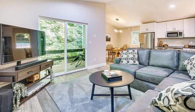 Howard Retreat w/ Deck + Fire Pit, 1 Mi to Lake!