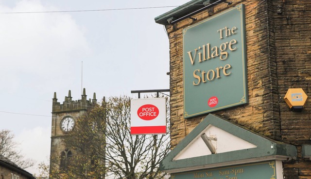 HOWARD'S HIDEAWAY, pet friendly in Hayfield