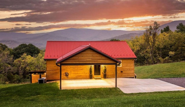 Howdy Cabin: Hot Tub, Stunning Views, EVSE, Wi-Fi