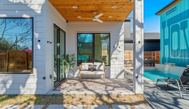 Howdy House | Heated Pool | Walk Downtown | Grill