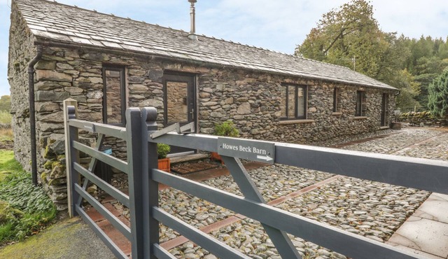HOWES BECK COTTAGE, pet friendly, with open fire in Penrith