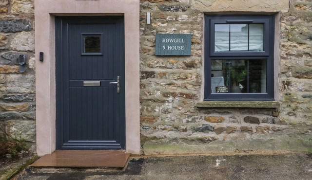 HOWGILL HOUSE, family friendly, character holiday cottage in Sedbergh