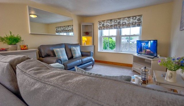 Howgills Apartment 11 (self-catering accommodation with free parking and Wi-Fi)