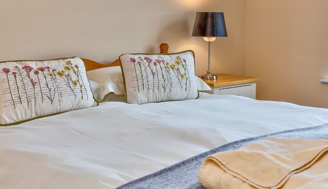 Howgills Apartment 7 (self-catering accommodation with free parking and Wi-Fi)