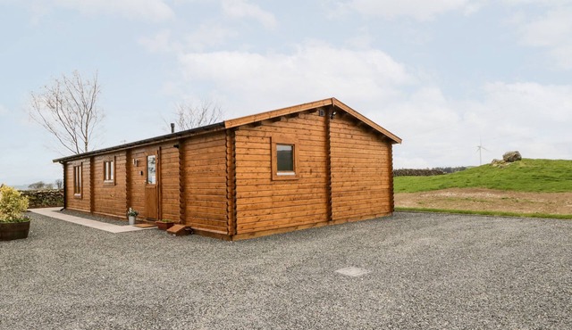 HOWGILLS RETREAT, pet friendly, with open fire in Kirkby Lonsdale