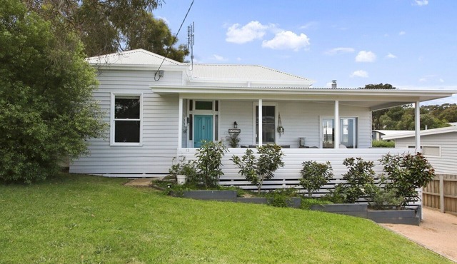 Howitt House | Central Metung Village Retreat