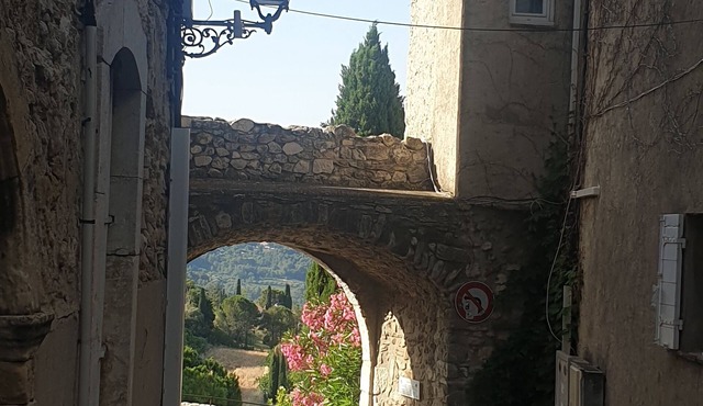 howling, a house in the ramparts