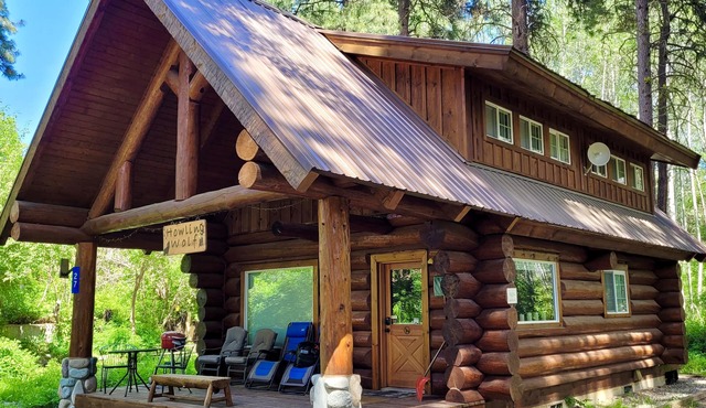 Howling Wolf Cabin-Dog Friendly, Close to the River and Walk to the Ski Trail!