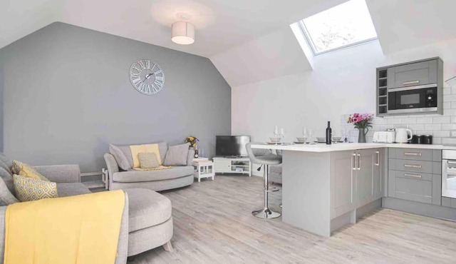 Hoxne Cottages - Poppy Cottage with private hot tub