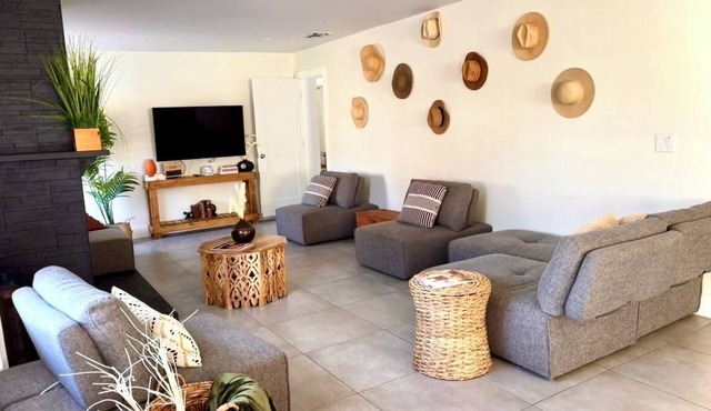 Htd Pool+3 BRM +Tiki hut+Game Rm-6 Mins to Beach
