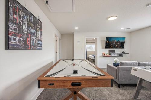 Htown Getaway Game Room BBQ Fire Pit Sleeps 16