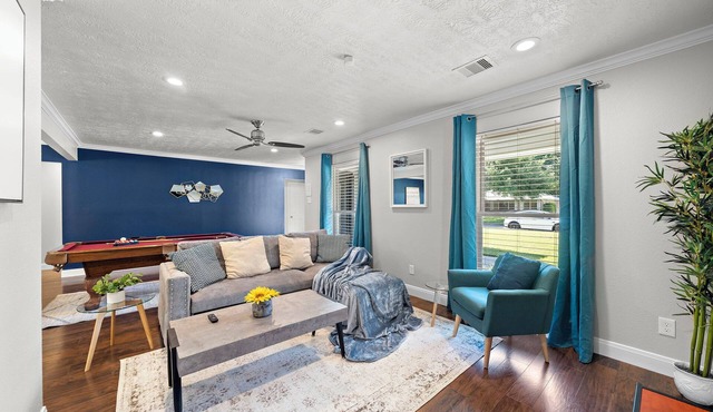 Htown Home Near NRG, Med Center | BBQ Yard Games