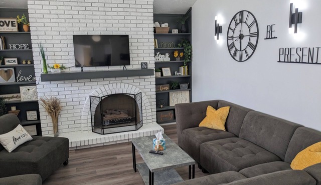 HTUB/GAME-ROOM/GaragePKNG/Backyard/Centrally located