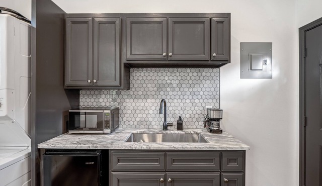 HTX Ultra Studio Suite #3 - 2 km from FIFA Fest
