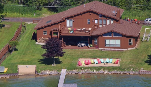 Hubbard Lake Waterfront Estate 4 Bedrooms/4 Bathrooms - 4400 sq ft