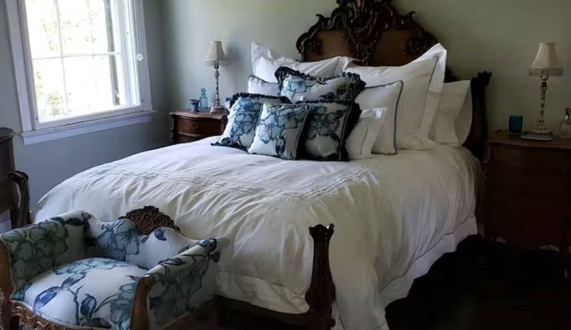 Hubble Shire Farm French Queen Suite