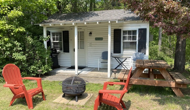 Huckleberry Cottage at Cozy Nook