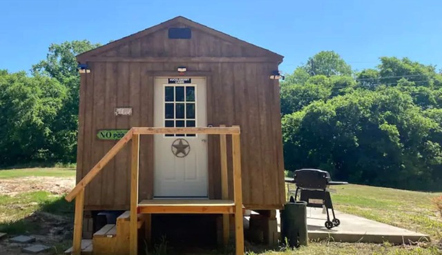 Huckleberry & Hucklebella Cabin