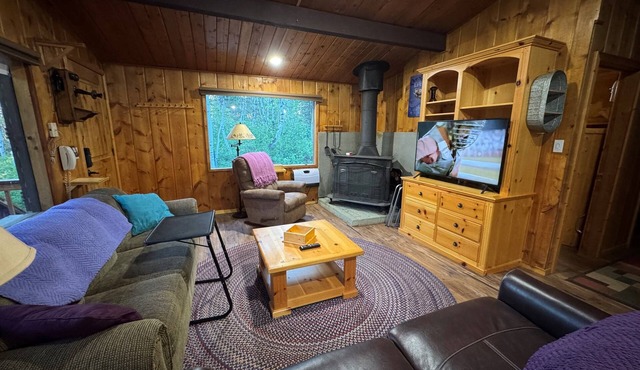 Huckleberry Hut | Yellowstone Cabin|