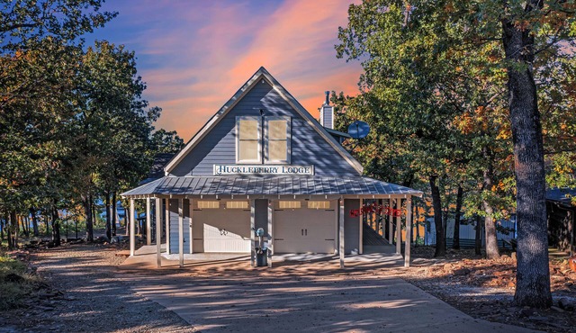 Huckleberry Lodge on Lake Eufaula