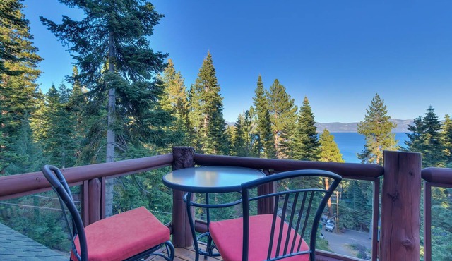Huckleberry - Luxury Lake View 4BR in North Lake with Private Hot Tub