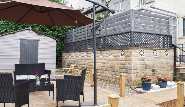 Huddersfield House, Wood View