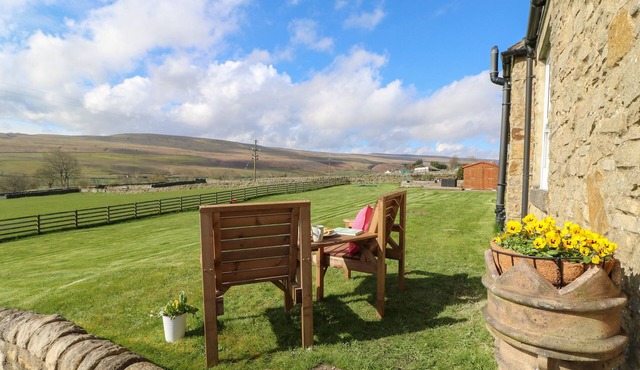 HUDEWAY VIEW, pet friendly, with open fire in Middleton-In-Teesdale