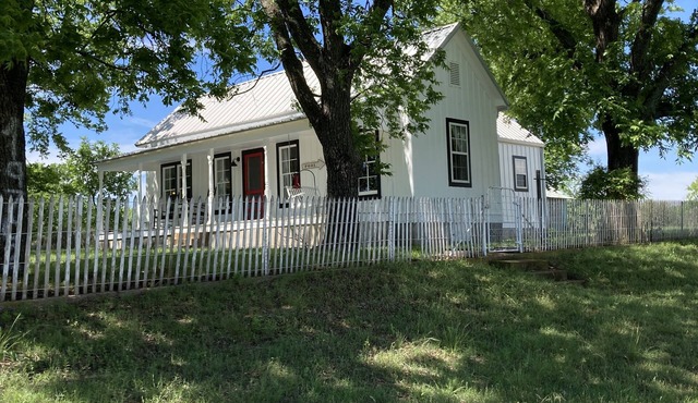 Hudsen’s on the Llano - Historic farmhouse on the Llano River in Castell, TX