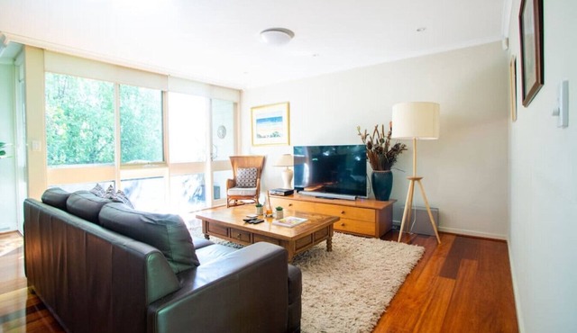 HUDSON | Executive Living in Leafy Toorak