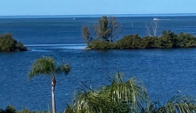 Hudson Hideaway: 2 BR/2 Bath Gulf Front Condo,Stunning Sunset from 27' Balcony