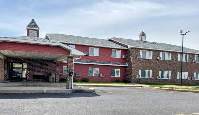 Hudson Inn & Suites