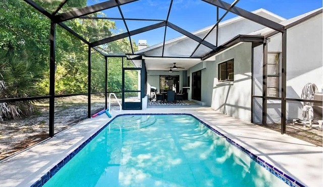 🌴 Hudson Retreat | 3-Bedroom Pool Home – Your Private Coastal Oasis!