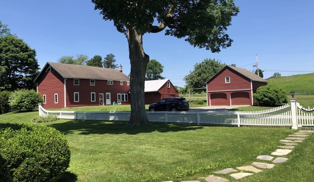 Hudson Valley - Picardy Farm: The Barn