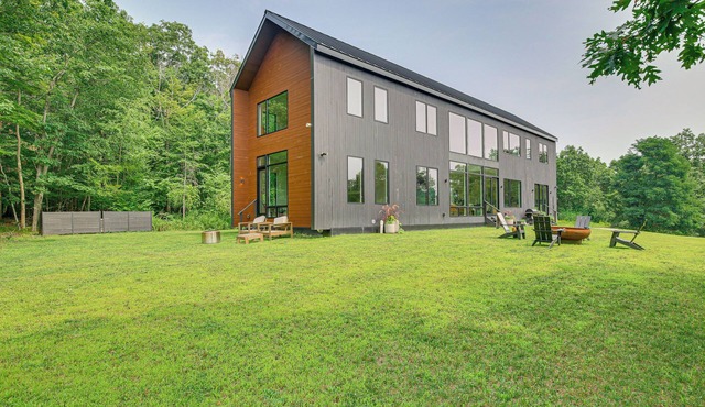 Hudson Valley Summer Escape w/Pool & Fire Pit