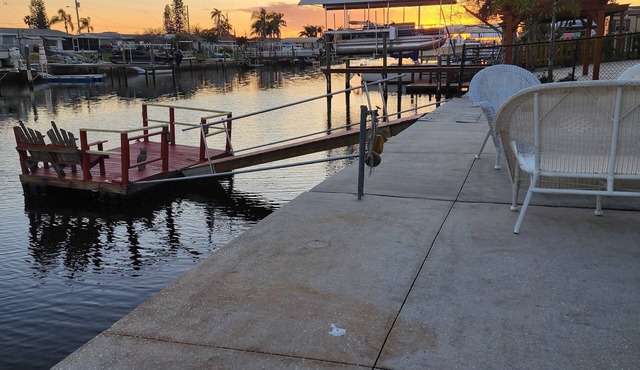 Hudson Waterfront Home Weekly/Monthly Discounts