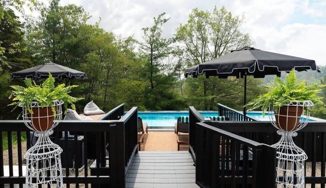 Hudsonshire - Stylish retreat with a Pool