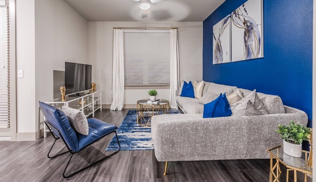 🔹Hue of Blue🔹: King Bed👑 |Fast WiFi| + more!