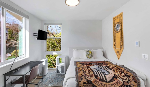 Hufflepuff, Scamander's Fantastic Sweet Suite