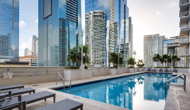 Huge 1 Bedroom 2 king beds in Brickell -Free Parking
