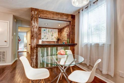 Huge 1 Bedroom Steps into the French Quarter