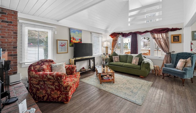 💖Huge #1 Location, Golf course, skyline Toronto, Lake, Main St, a short walk😊