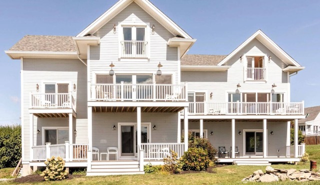 HUGE 10BR Beach House. Weddings. Large Groups.