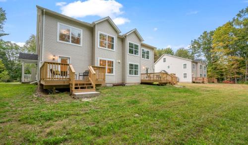 Huge 10BR Family Stay, Sleeps 20 in Bloomfield, CT