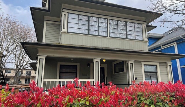 Huge, 16 Room Property - 376 Eugene House