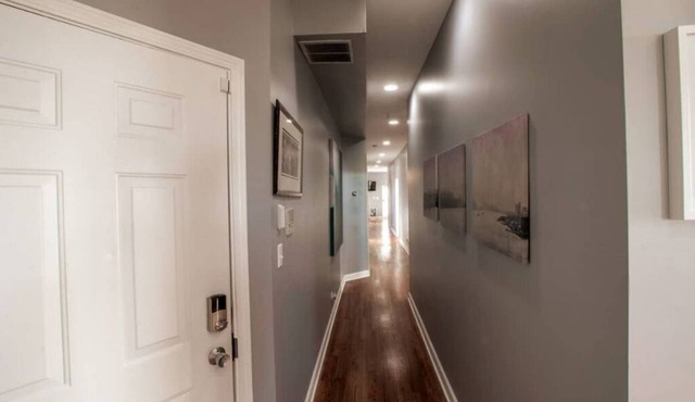 HUGE 1700 sqft 3bd West Loop Penthouse w/Balcony