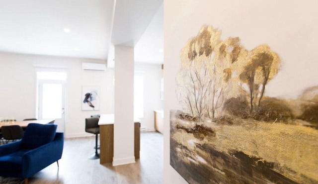 Huge 2 Bdr with Balcony in Mile End by Denstays