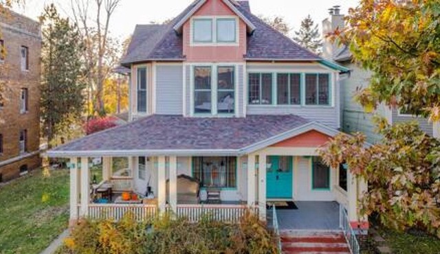 Huge 2 bed apartment in historic neighborhood