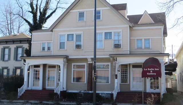 Huge 2000 sqft in the Center of the City