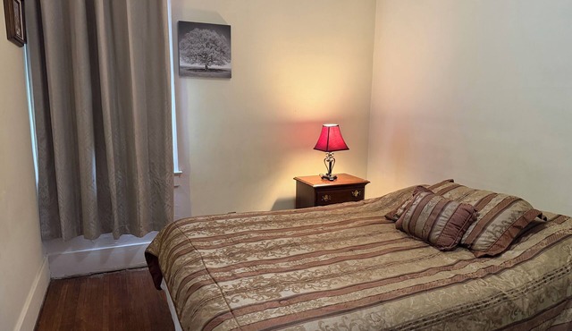 Huge 3 Bedroom Home Close To Everything - Two Family House 2nd Floor